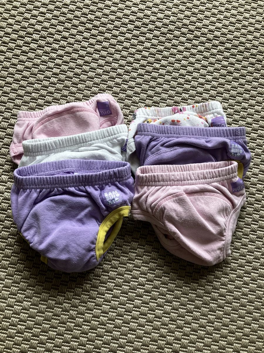 Biancheria intima: 8 Mädchen Trainings Unterhosen  – Usato da Zürich venduto da Skylar80 3