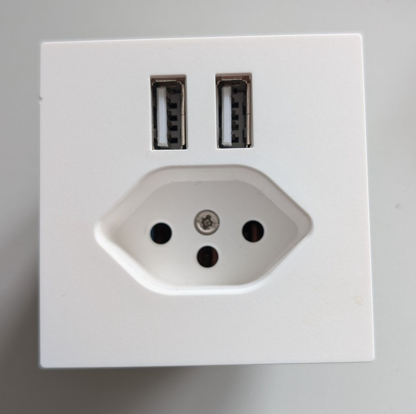 Hager Spine: Steckdose 2×USB & T13 kallysto – Usato da Selzach venduto da Dsi1