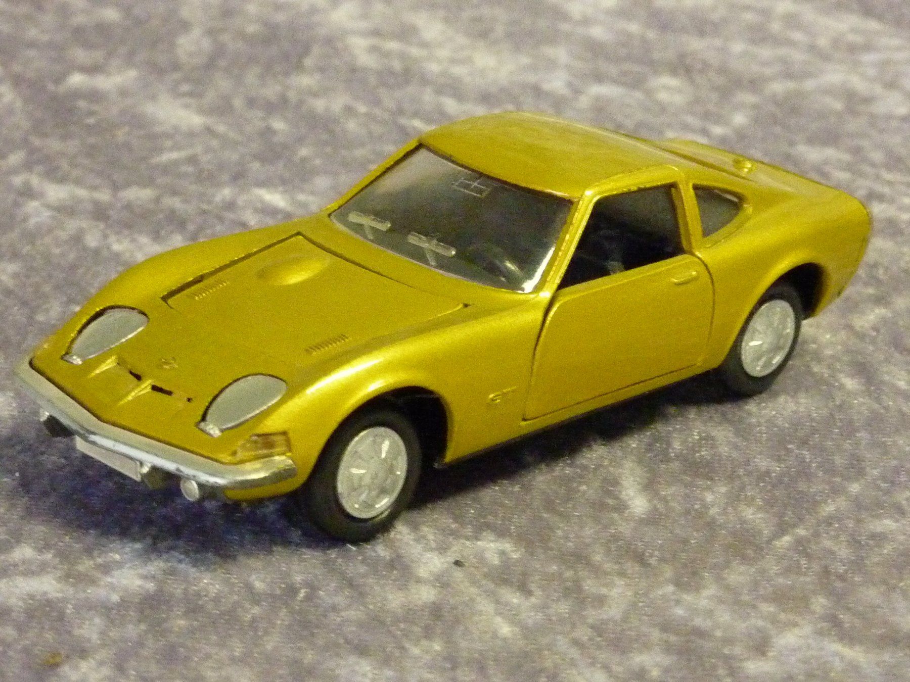 Gama Modellini d'auto: Opel GT 1:43 – Usato da Dürrenäsch venduto da modellautos4you