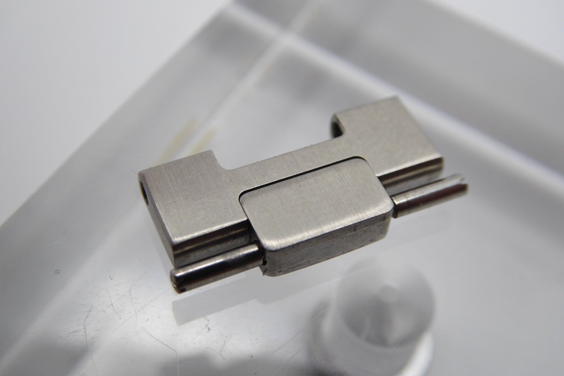 Patek Philippe Montres: Patek Philippe Nautilus link screw 17mm – D'occasion à Geneve par adr_xk6n 3
