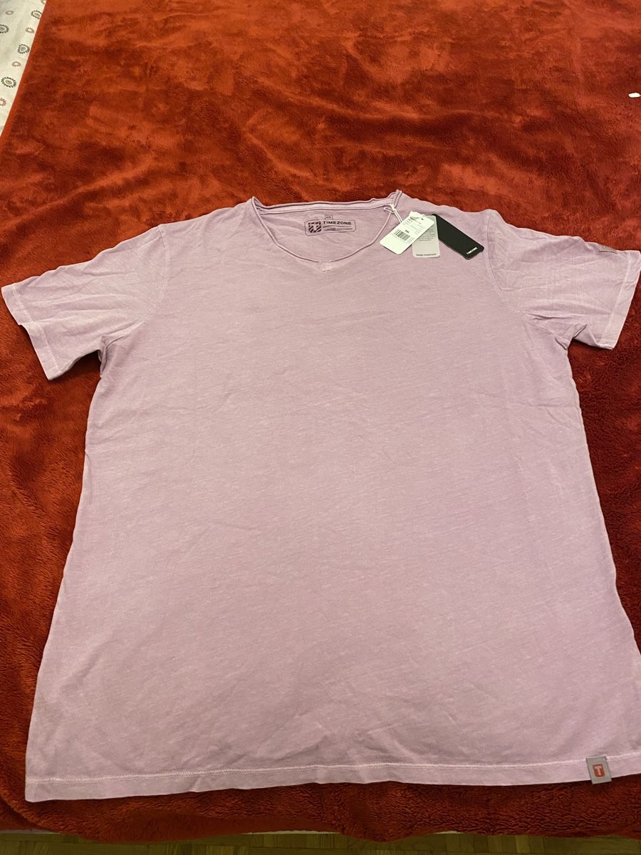 T-shirt: T Shirt – Nuovo (secondo la descrizione) da Berikon venduto da TheMangle