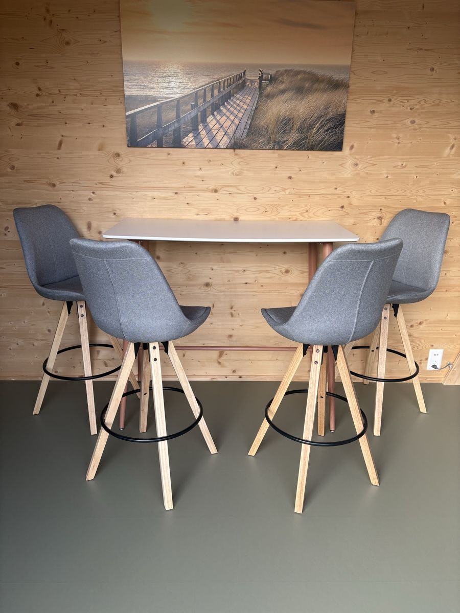 Micasa Set di tavolo e panche: Hochtisch mit vier Stühlen/Barhocker – Usato da Uster venduto da Carpenter1