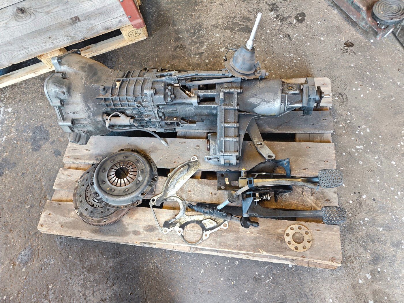 BMW Toutes les pièces auto: BMW e30 325ix Schaltgetriebe, Umbausatz – D'occasion à Dussnang par hans5100