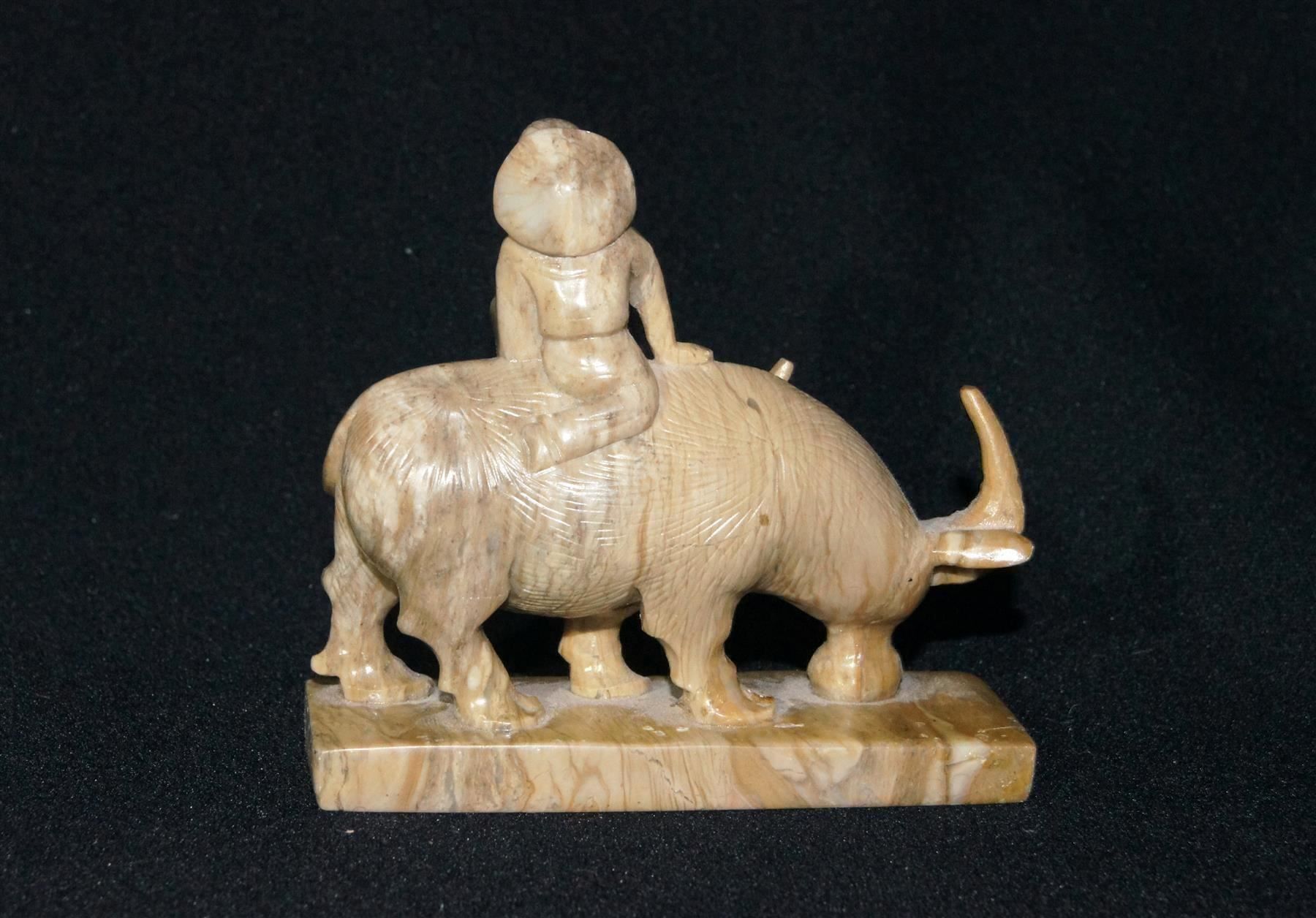 Figuren: Wasserbüffel mit reitendem Reisbauern – Gebraucht aus Geroldswil von ARTEFACTO 4