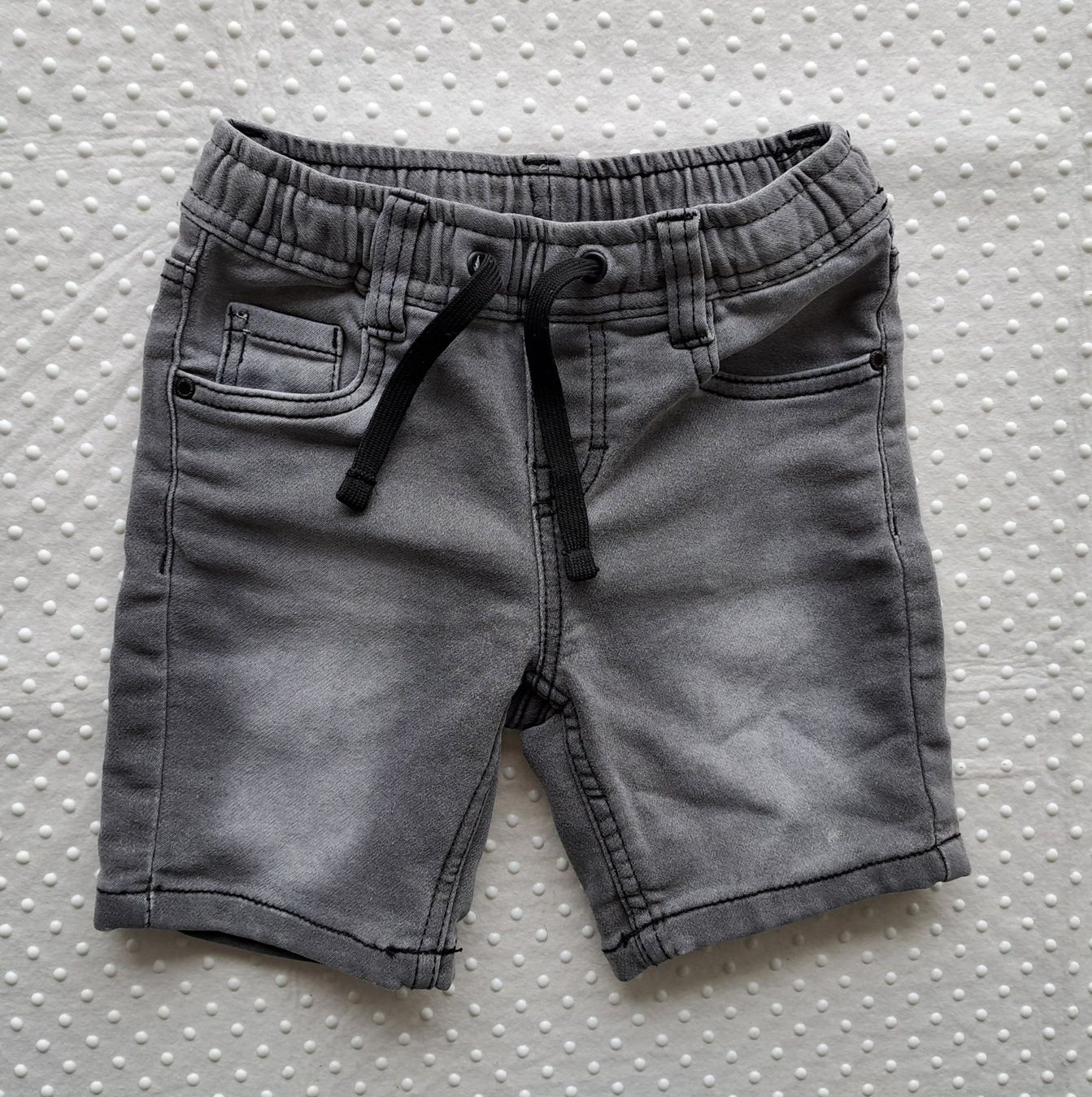 Pantaloni: Coole Alive Shorts, Grau, Gr. 122 – Usato da Gysenstein venduto da joshuas81