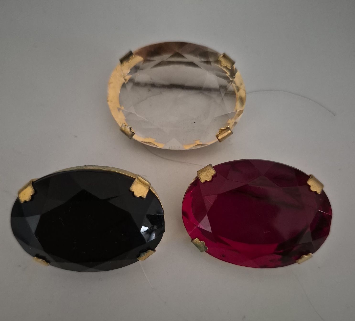 Spille & Fermagli: 3 broches années 80 – Usato da Bern venduto da dasgesuchtobjekt