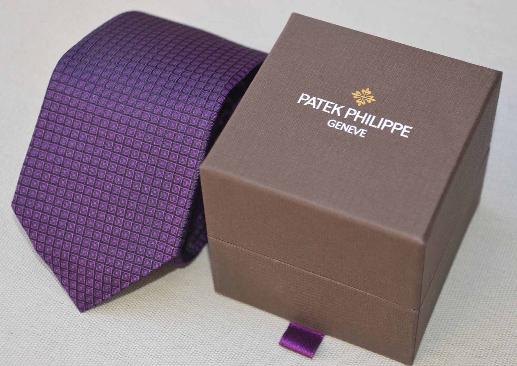Patek Philippe Cravatte: Krawatte / cravate Philippe Patek 2023 – Usato da Collonges venduto da Auganien