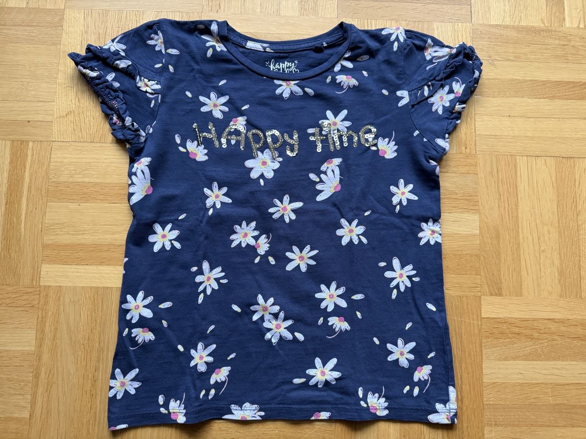 Blouses, T-shirts & Tops: Blaues T-Shirt mit Gänseblümchen, Gr. 128 – D'occasion à Kilchberg ZH par Von_dutch