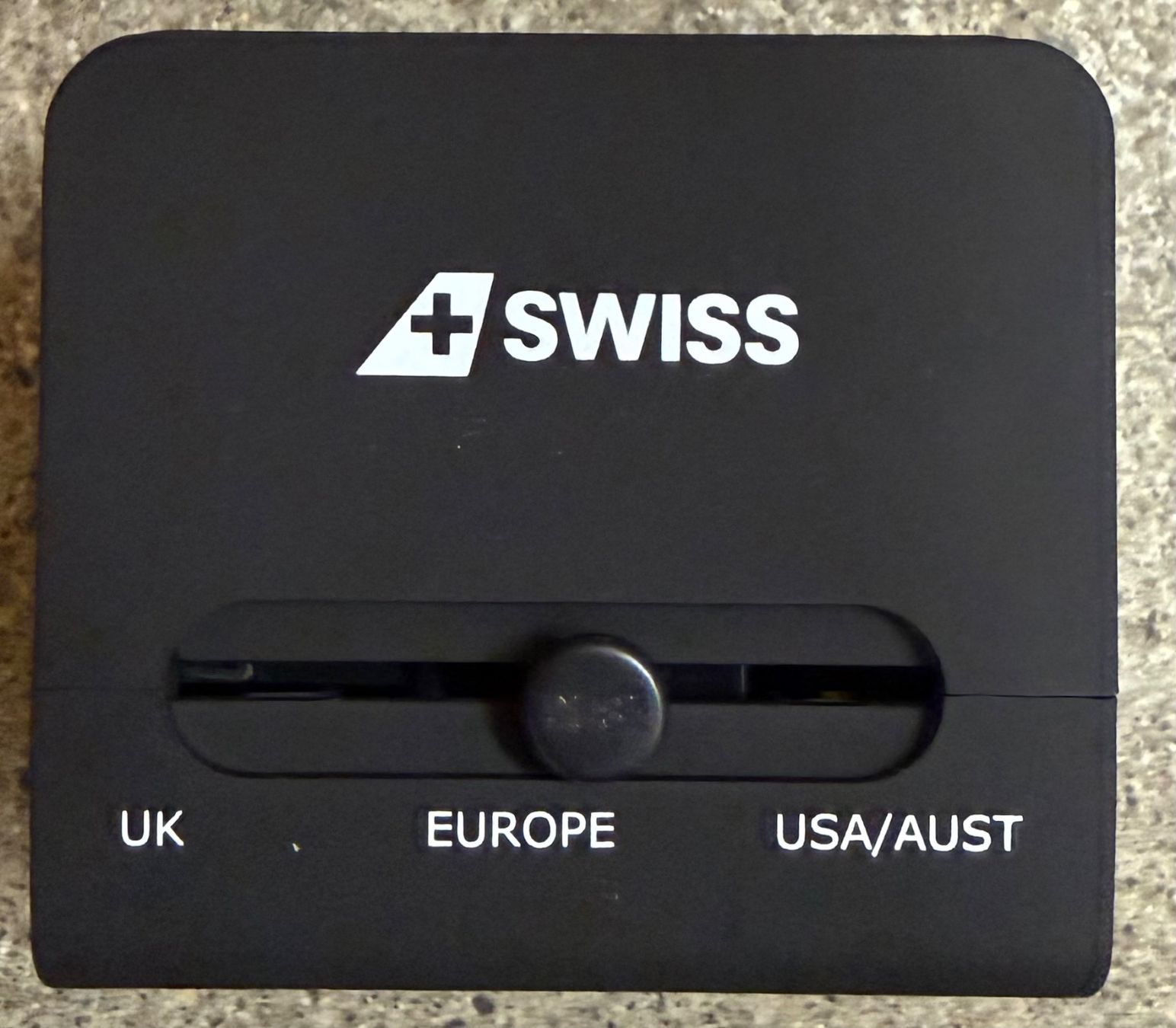 Unità & Adattatore: SWISS Multi-Nation Travel Adapter mit USB – Nuovo (secondo la descrizione) da Ostermundigen venduto da airline-trolley 2