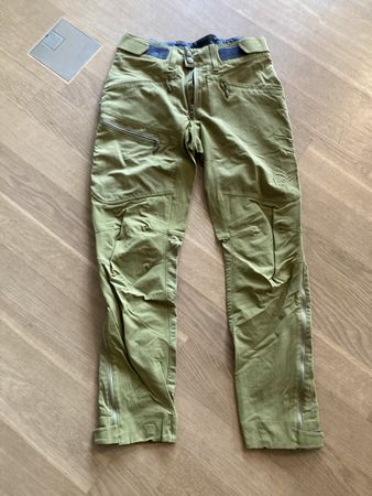 Norrona Hose S olive grün
