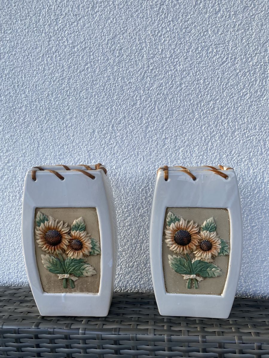 Vasi & Recipienti: 2 schöne Vasen Sonnenblumenmotiv – Usato da Balsthal venduto da Narulya