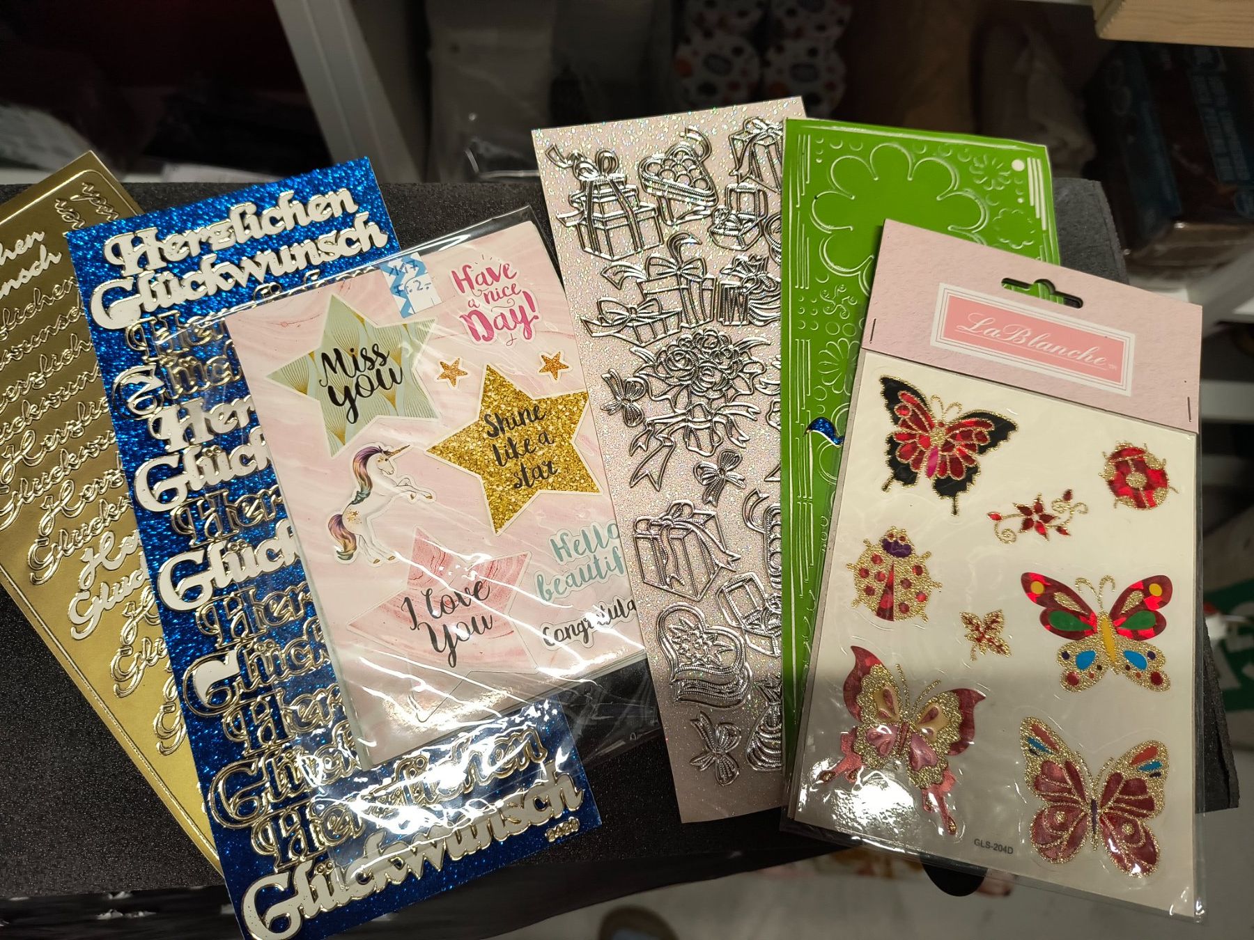 Bastelsets: Bastelset: Sticker, Bänder, Stanzschablone, Glitzer 49 – Gebraucht aus Würenlingen von pjs-at-tutti 1