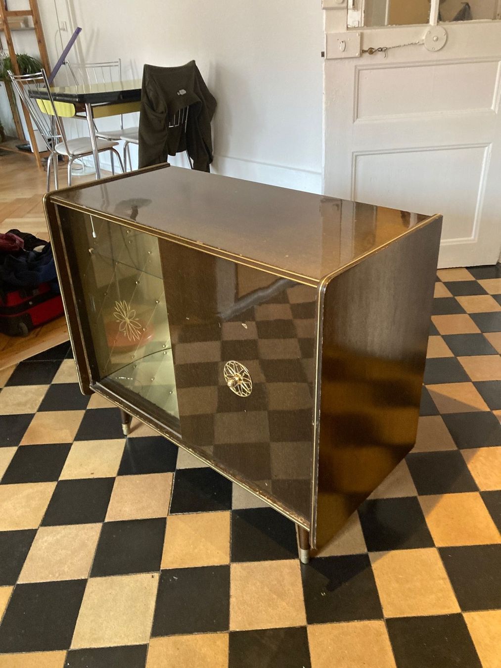 Cassettiere: Commode Vintage avec vitrine éclairée – Usato da La Chaux-de-Fonds venduto da fts_gg99 1