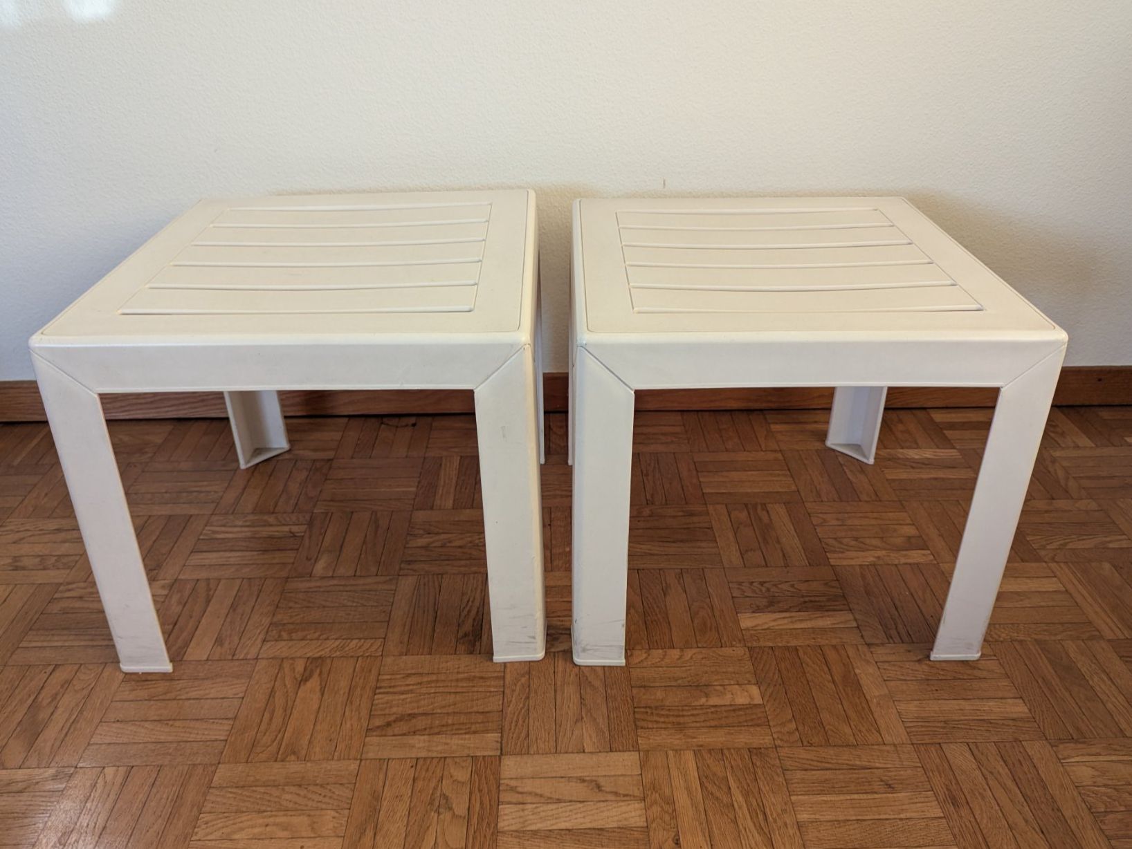 Hocker: 2er-Set Plastikhocker / Beistelltische, weiss – Gebraucht aus Romanshorn von UrbanMercato