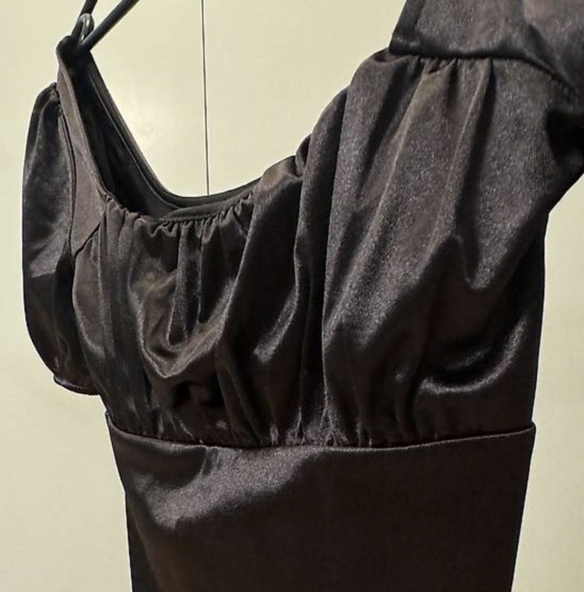 H&M Vestiti: BROWN SILK DRESS🤎 – Usato da Dietikon venduto da athiinax 1