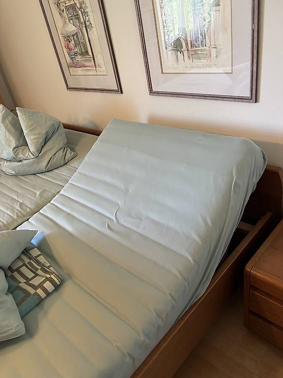Lits: Bett mit einstellbarem Kopfteil – D'occasion à Urdorf par Rauber13 1