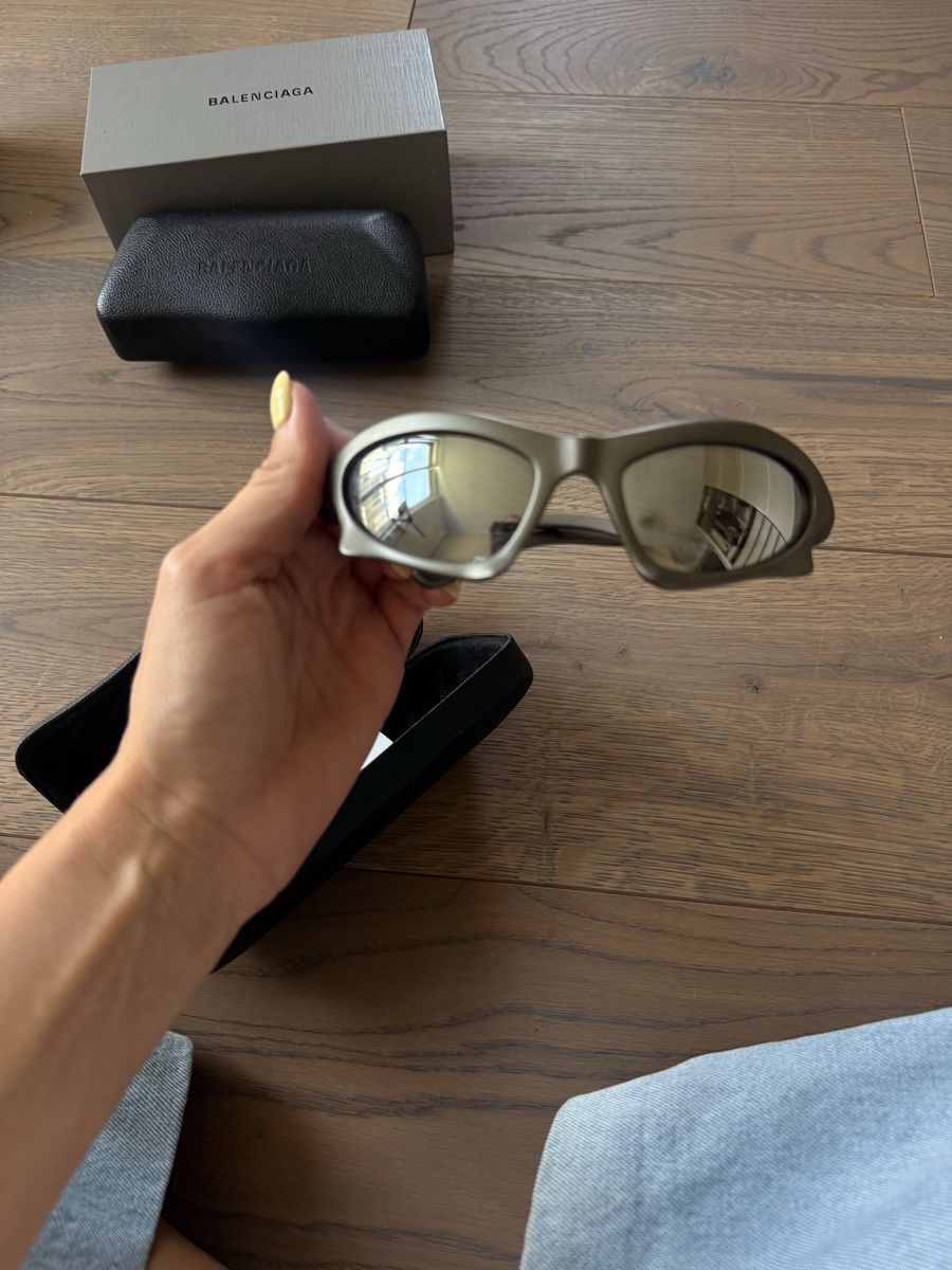 Balenciaga Lunettes & Verres: Balenciaga sunglasses with case – D'occasion à Zürich par Bellinka23