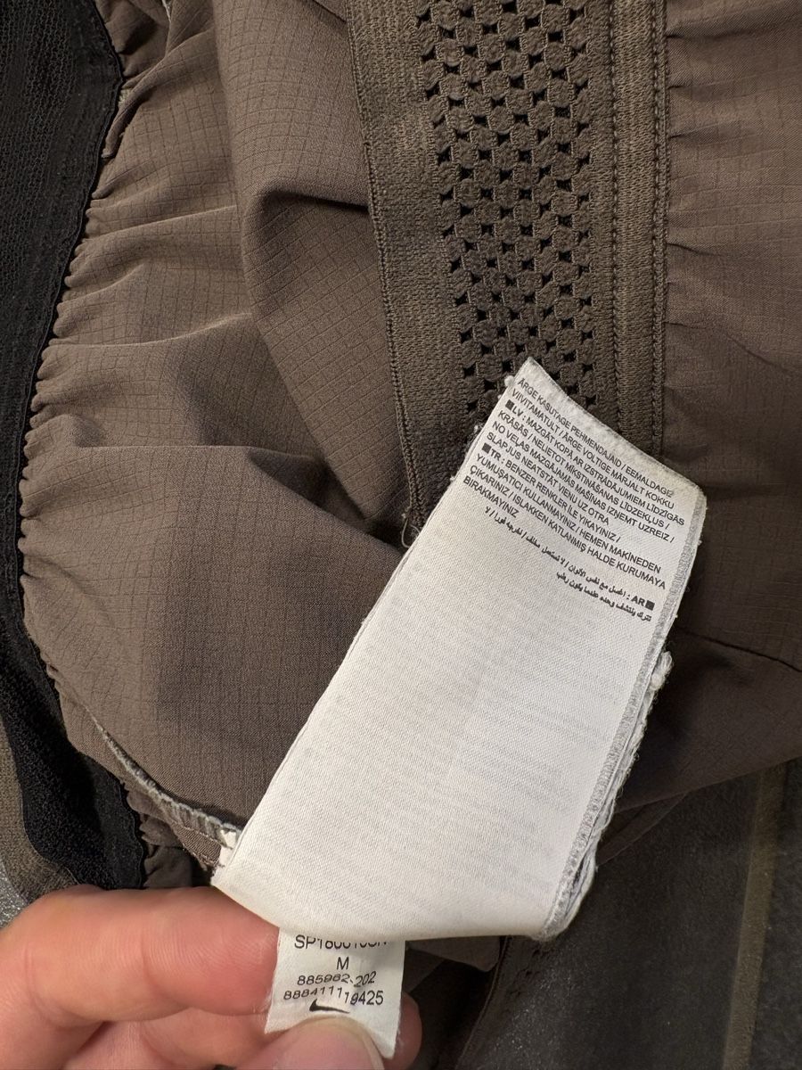 Nike Pantaloni: Nike Shorts M – Usato da Rümlang venduto da svent 4