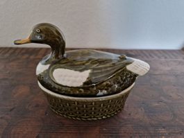 Schmucke zweiteilige Keramikente in Terrinenform - Deko