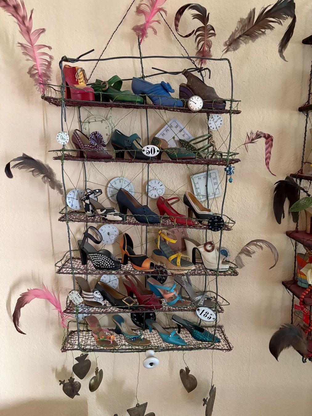 Toutes les décorations: Installation artistique de Chaussures miniatures – D'occasion à Genève par rap_s5hg 3