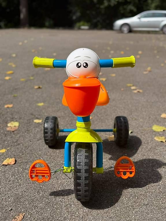 Véhicules pour enfants: Gratis: buntes Kinder-Dreirad, gebraucht – D'occasion à Zürich par malkreide