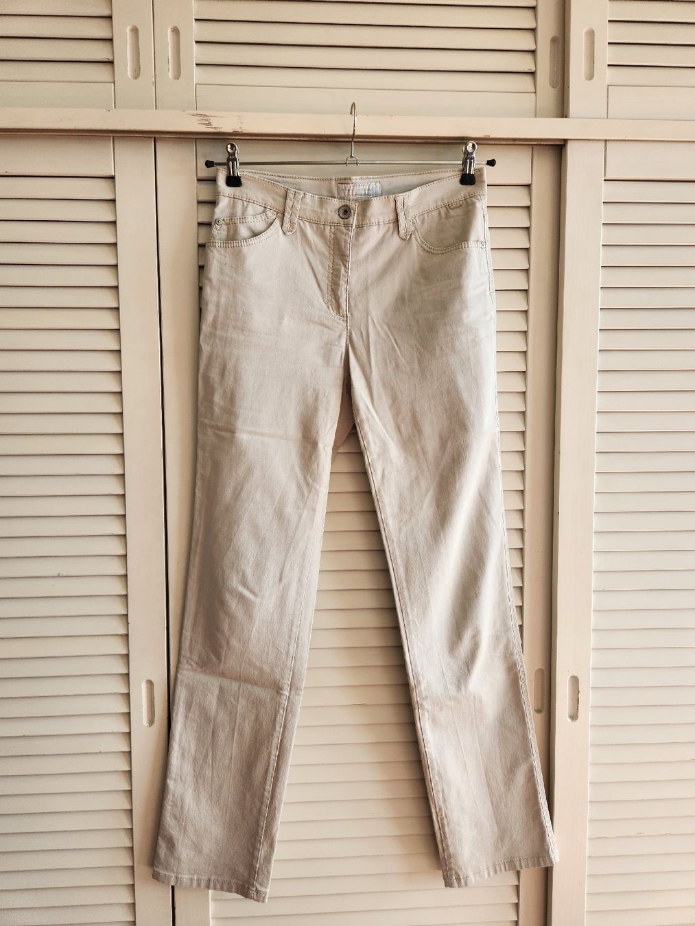 Brax Jeans: Brax jeans beige sable. Taille US 27/32 – Gebraucht aus Lausanne von man_rw9q
