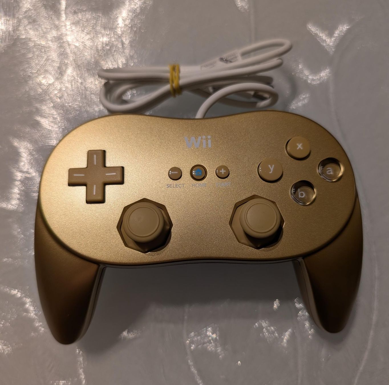 Controller: Wii GOLD Controller Set: 2 LIMITED Controller (Zelda, Bond, – Nuovo (secondo la descrizione) da Schaffhausen venduto da sabrina915 1