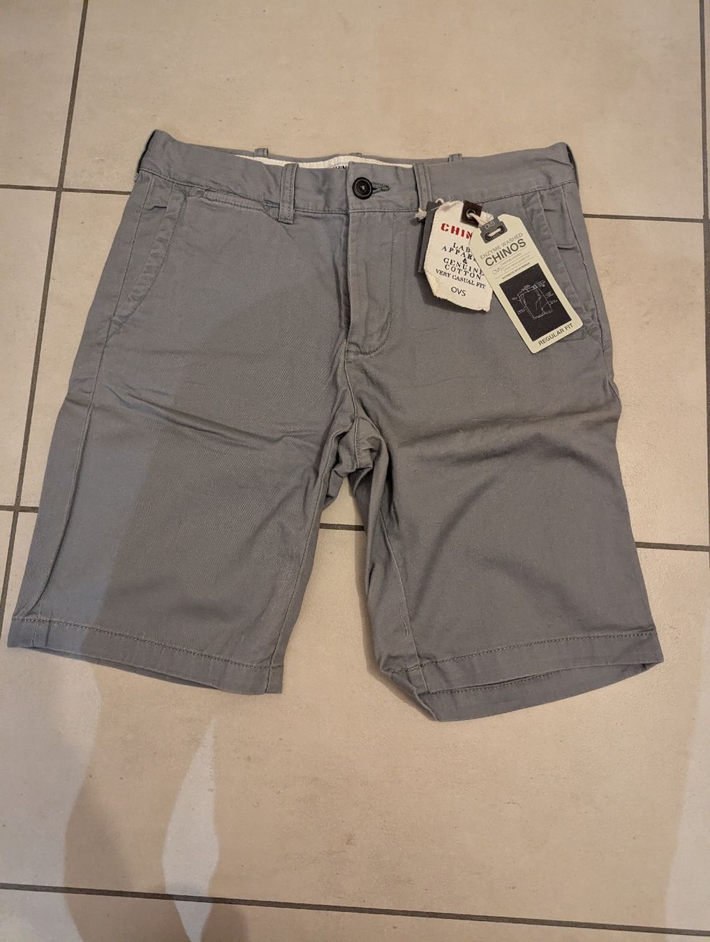 Pantaloni: OVS men shorts – Nuovo (secondo la descrizione) da Lamone venduto da M_vvh9