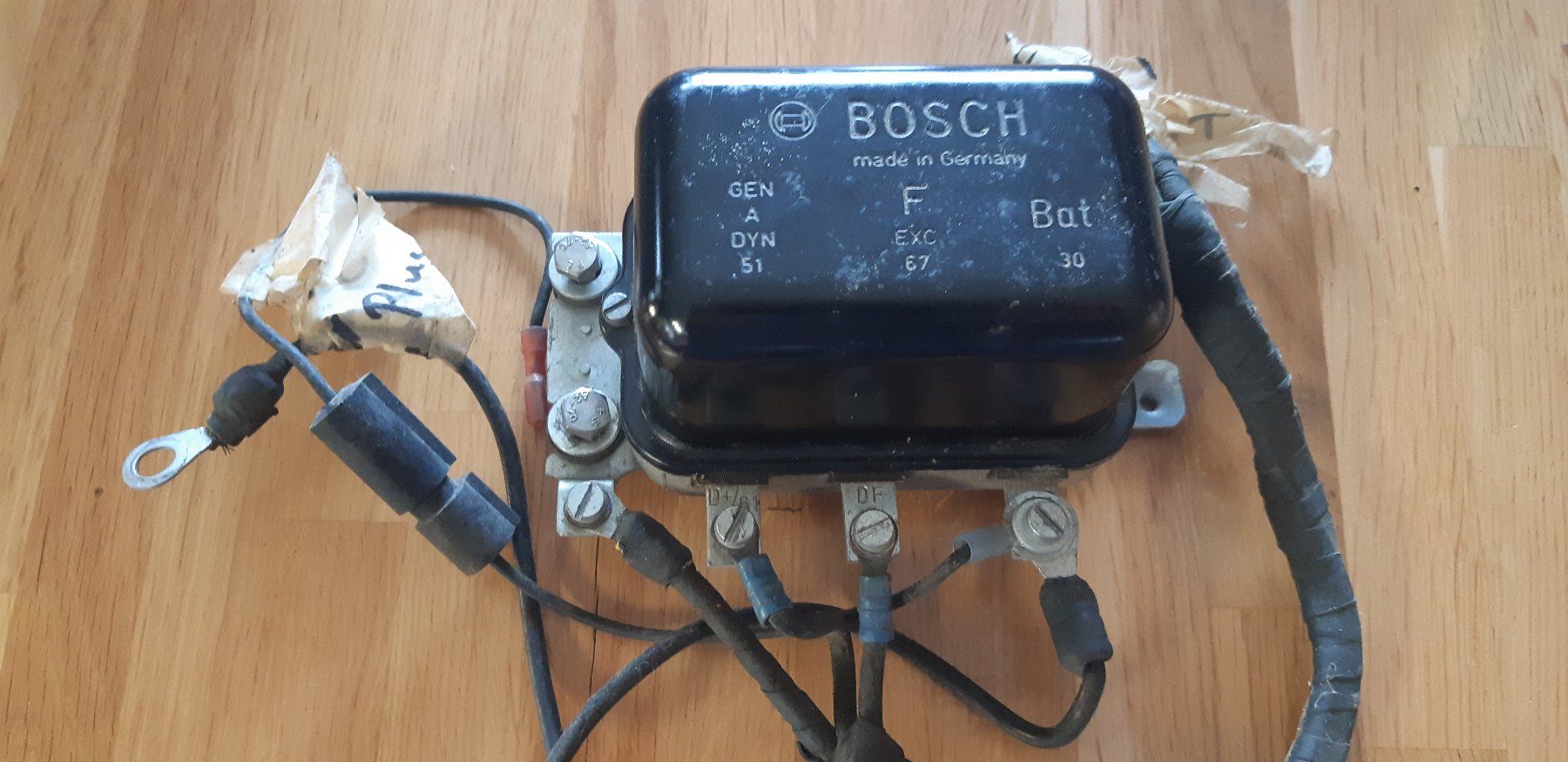 Tutti pezzi di ricambio auto: Lichtmaschinenregler Oldtimer – Usato da Sattel venduto da schi4