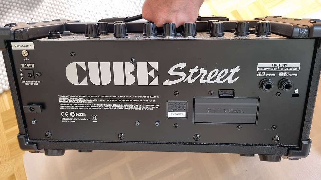 Roland Verstärker: Roland Cube Street Verstärker mit zwei Eingängen – Gebraucht aus St. Gallen von Isabelle1234 1