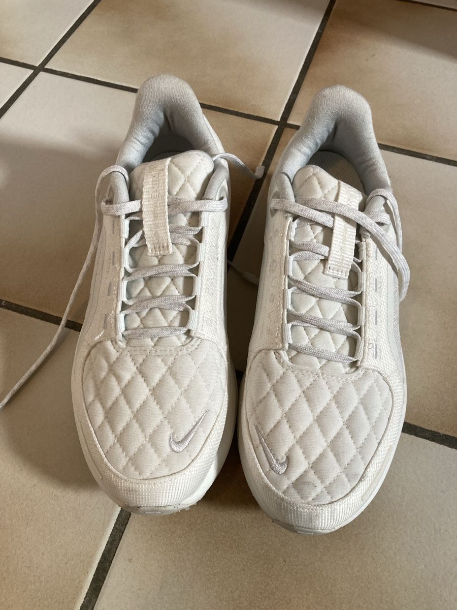 Nike Scarpe da donna: Nike Sneaker Damen Grösse 38.5 24.5cm – Usato da Niederdorf venduto da Anderlemon