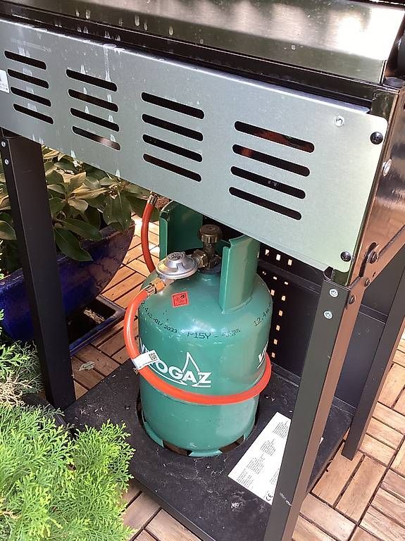 Griglie: Gasgrill mit Abdeckung – Nuovo e nell'imballaggio originale da Frauenkappelen venduto da asc_g99d 1