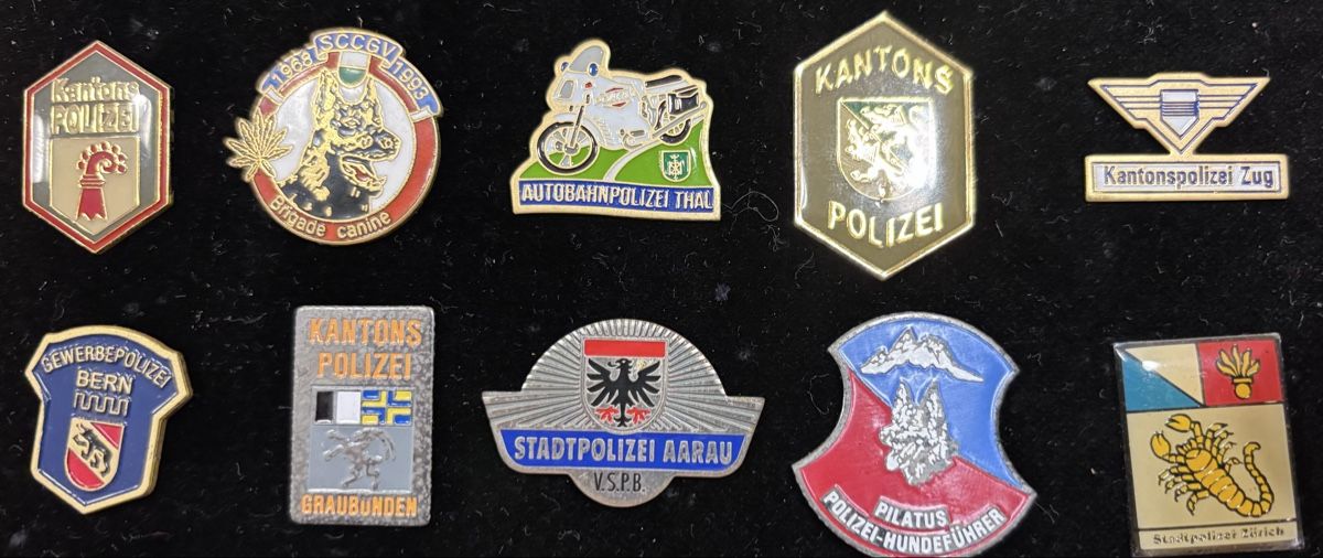 Placchette & Badge: Diverse Pin Polizei – Usato da Lausen venduto da Eclipse4