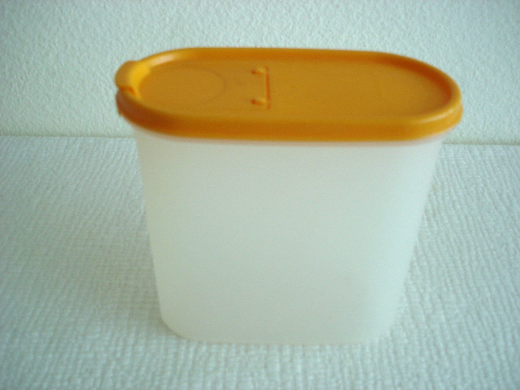 Tupperware Contenitori & Simili: 2 Tupperware Behälter & Mini Gewürzbehälter – Usato da Regensdorf venduto da anna059 3
