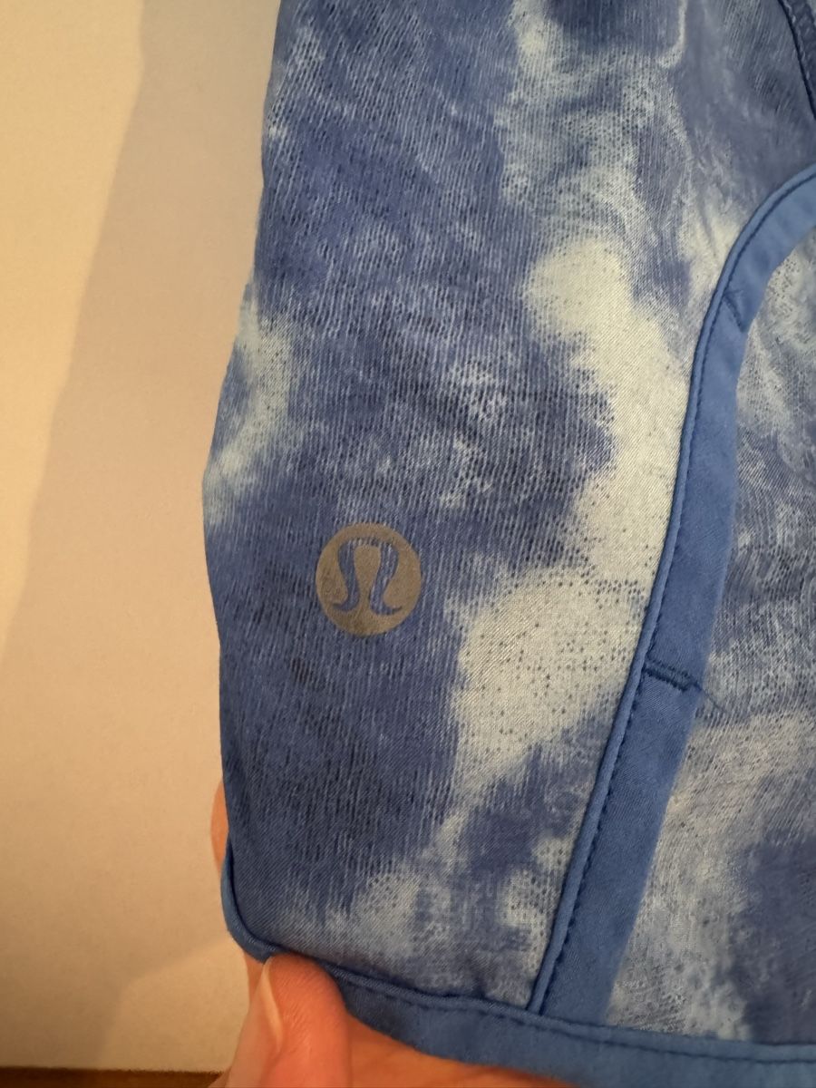 Lululemon Pantalons: Lululemon Running Shorts - Size US 4 (36) – D'occasion à Küsnacht ZH par lia_lf7y 3