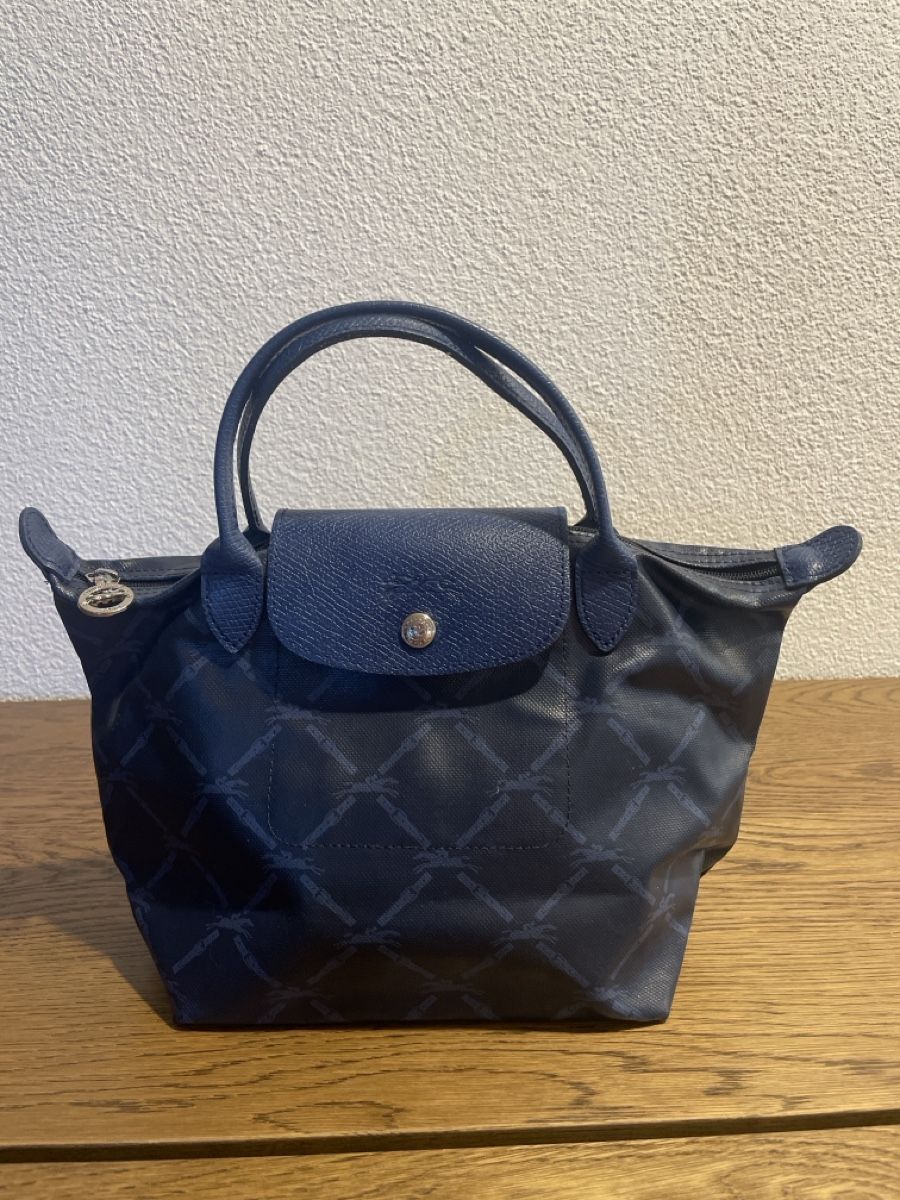 Longchamp Sacs femmes: Longchamp Handtasche dunkelblau Modell Logo – D'occasion à Lyss par Vandy19
