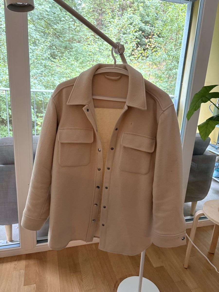 Other Stories Jacken: Beige Shirt Jacket Button Up Coat Used Condition – Gebraucht aus Fribourg von mat_1995 1