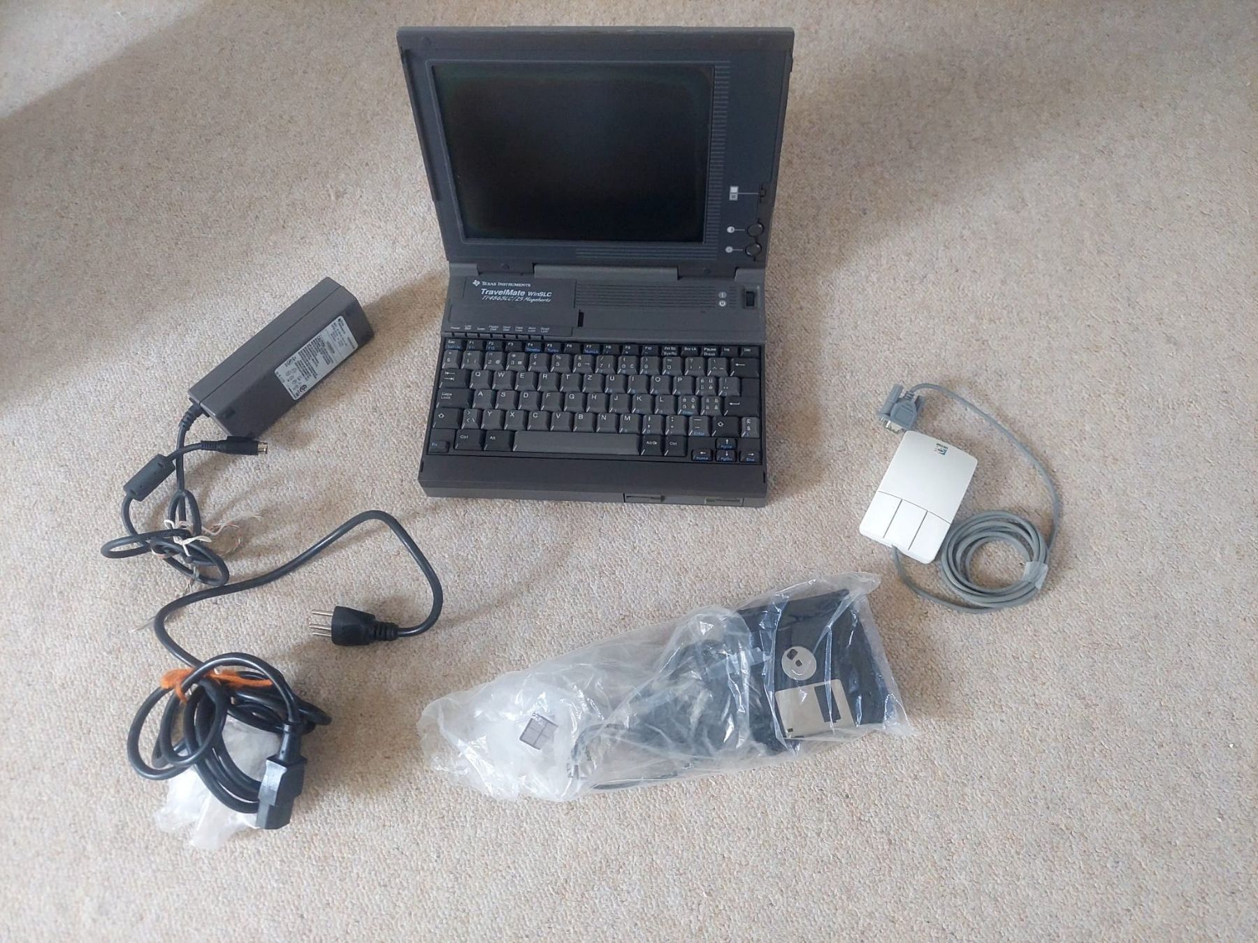 Texas Instruments Notebooks: Altes Texas Instruments Notebook TravelMate 4000 – Defekt aus Luzern von Metalhoerer 3