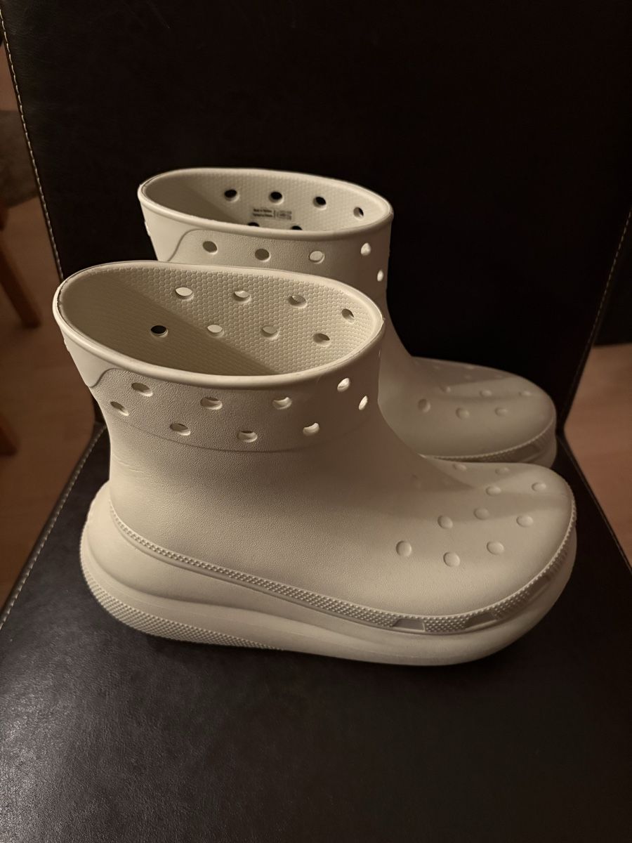 Crocs Scarpe da donna: Original Crocs Stiefeletten – Nuovo (secondo la descrizione) da Brütten venduto da gisela777 1