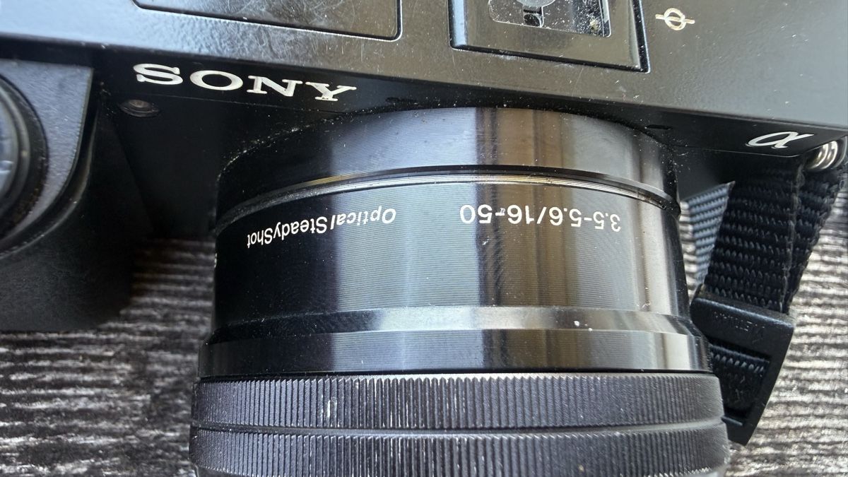 Sony Fotocamera: Sony Alpha 6000 2x Objektiv + Zubehör – Usato da Rehetobel venduto da ZM81 1