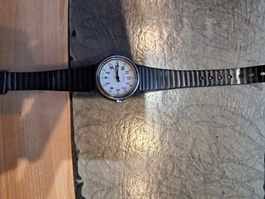 Swatch Armbanduhr weiss Zifferblatt mit Datum gut erhalten
