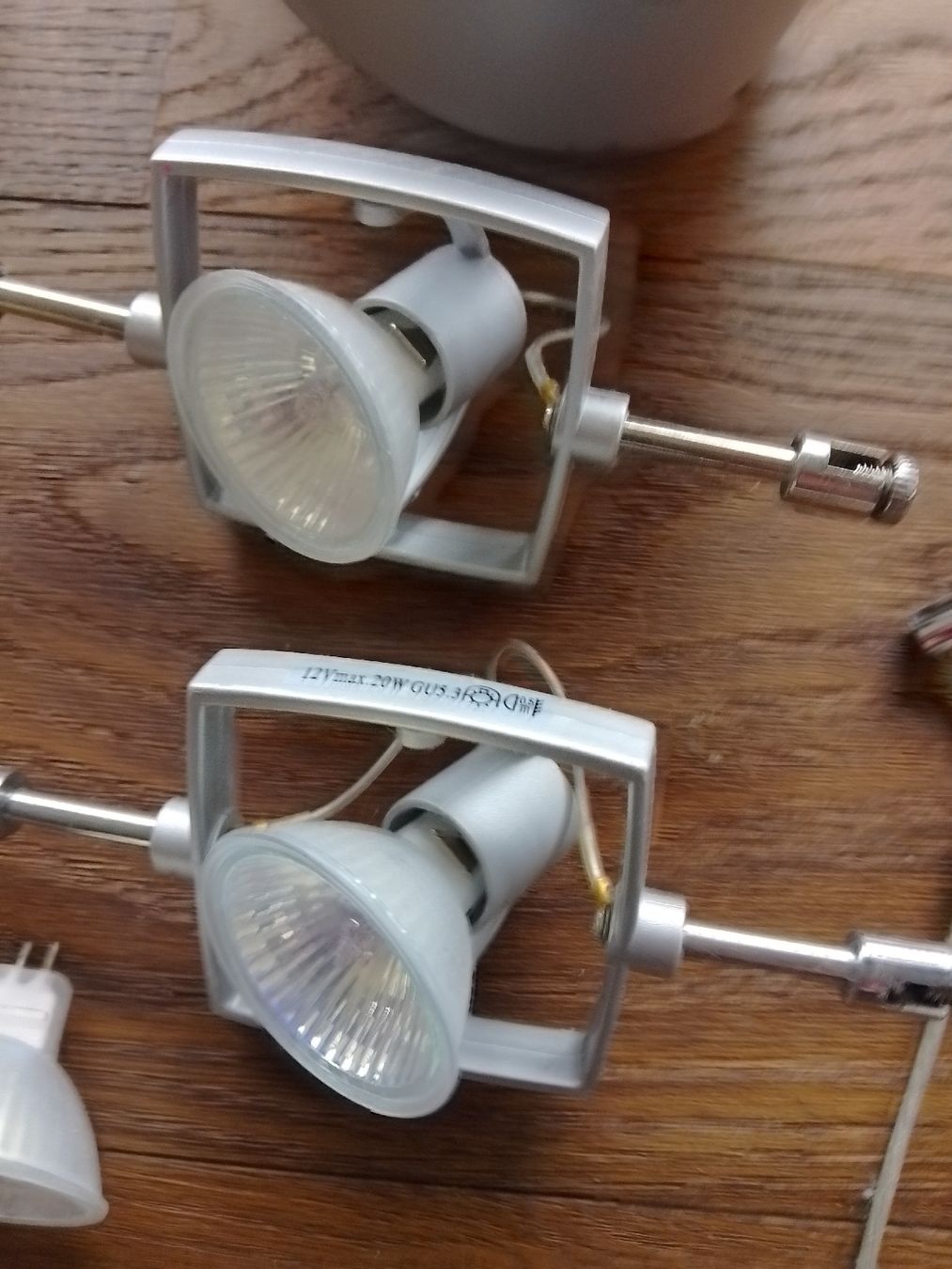 Lampade: Diverses Halogenlampen Material – Usato da Erlinsbach venduto da Yanny 3