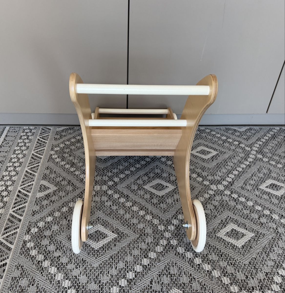 Articoli in legno: Lauflernwagen aus Holz – Usato da Rheinfelden venduto da dBartel 3