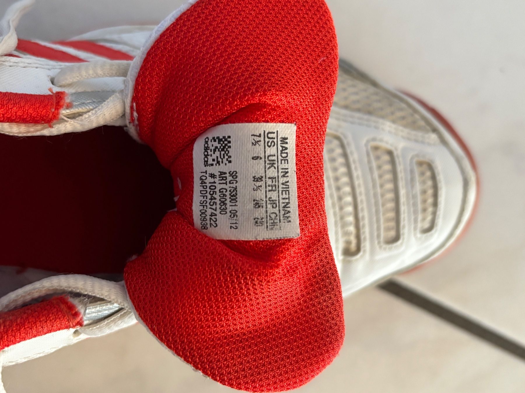 Adidas Scarpe da donna: Hallenturnschuhe – Usato da Finsterhennen venduto da Hubiseli 1