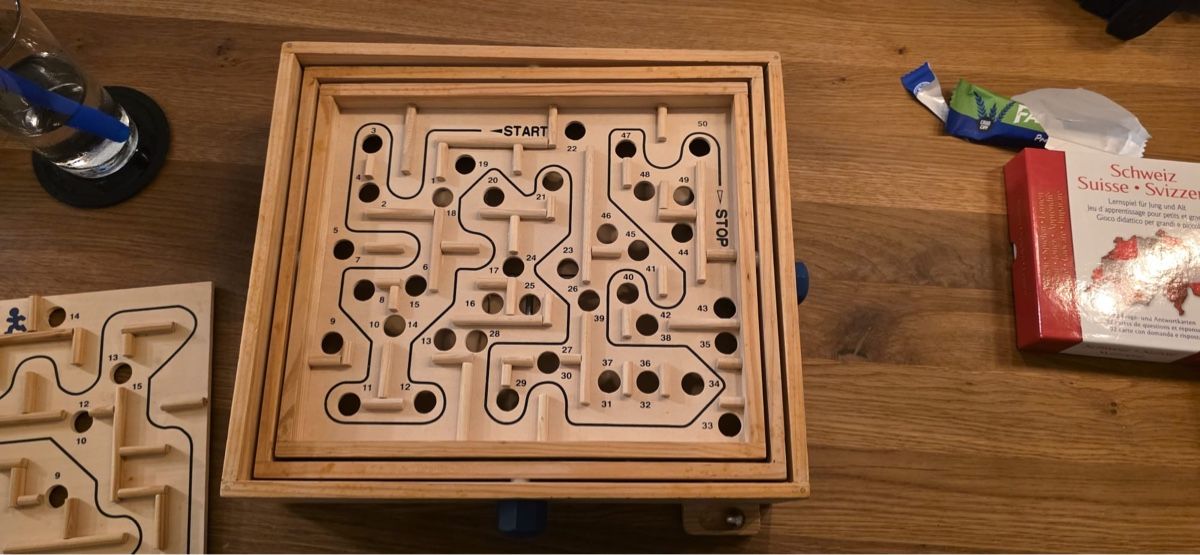 Giochi: Holz Kugellabyrinth mit 2 Spielplatten  – Nuovo (secondo la descrizione) da Weisslingen venduto da lar_r9qr 1