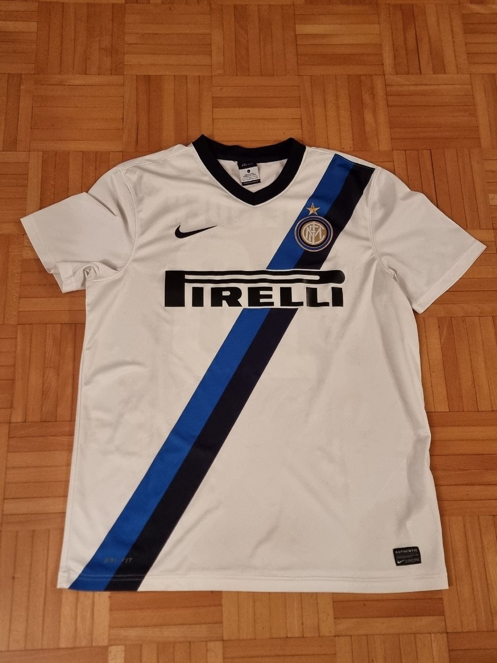 Football Club Internazionale Milano Canottiere & Pantaloni: Wesley Sneijder / Inter Mailand 2011-2012 Auswärtstrikot – Usato da Suhr venduto da SariLacivert1907