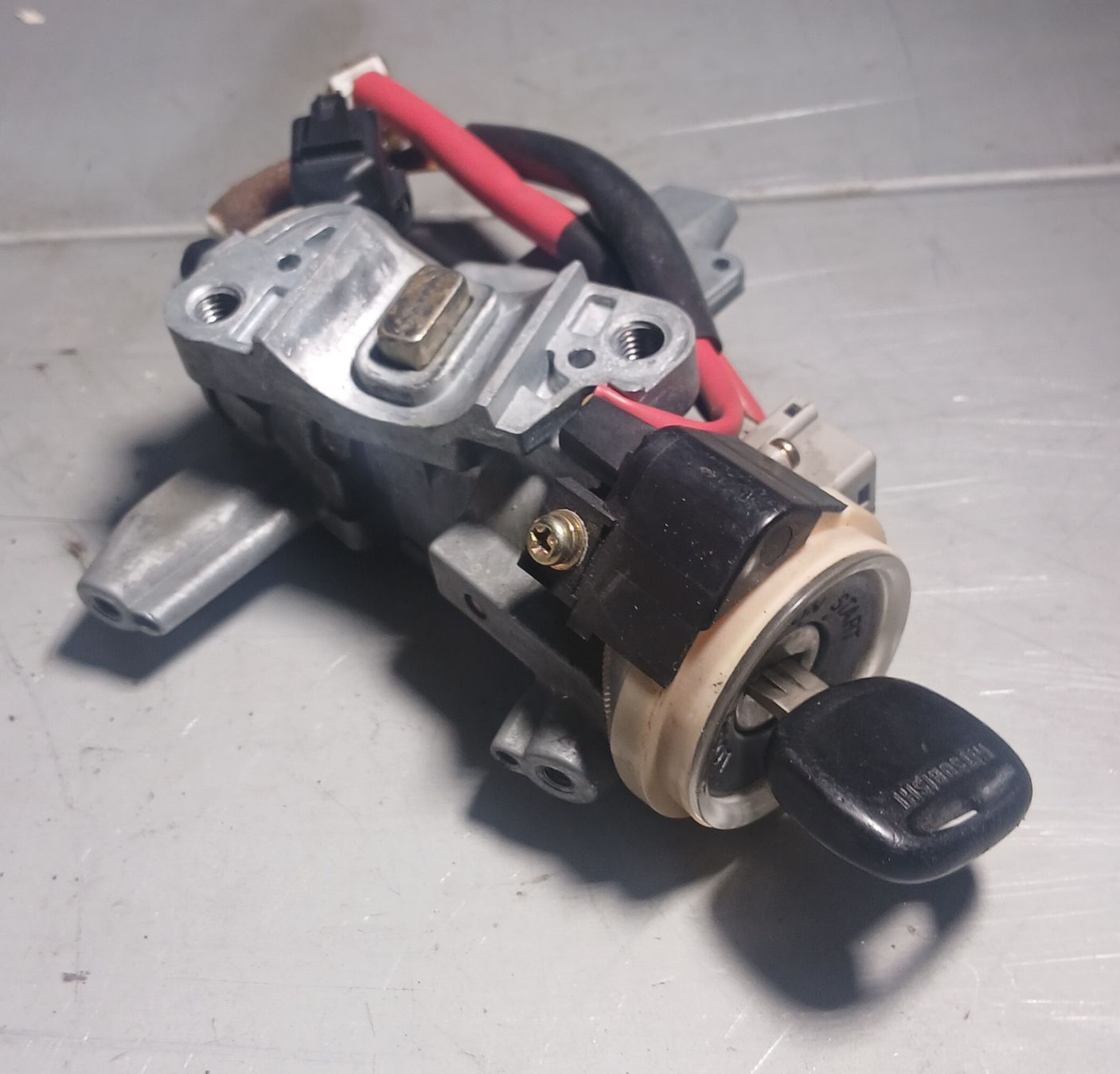 Mitsubishi Tutti pezzi di ricambio auto: Clé et serrure d'allumage Mitsubishi Eclipse 1995-1999 – Usato da la heutte venduto da Auto-stock