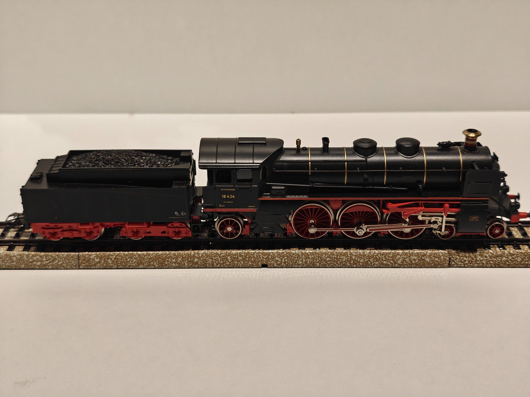 Märklin Modelleisenbahnen: Märklin 3518 Br 18 4 – Gebraucht aus Braunau von Homersimpson 4