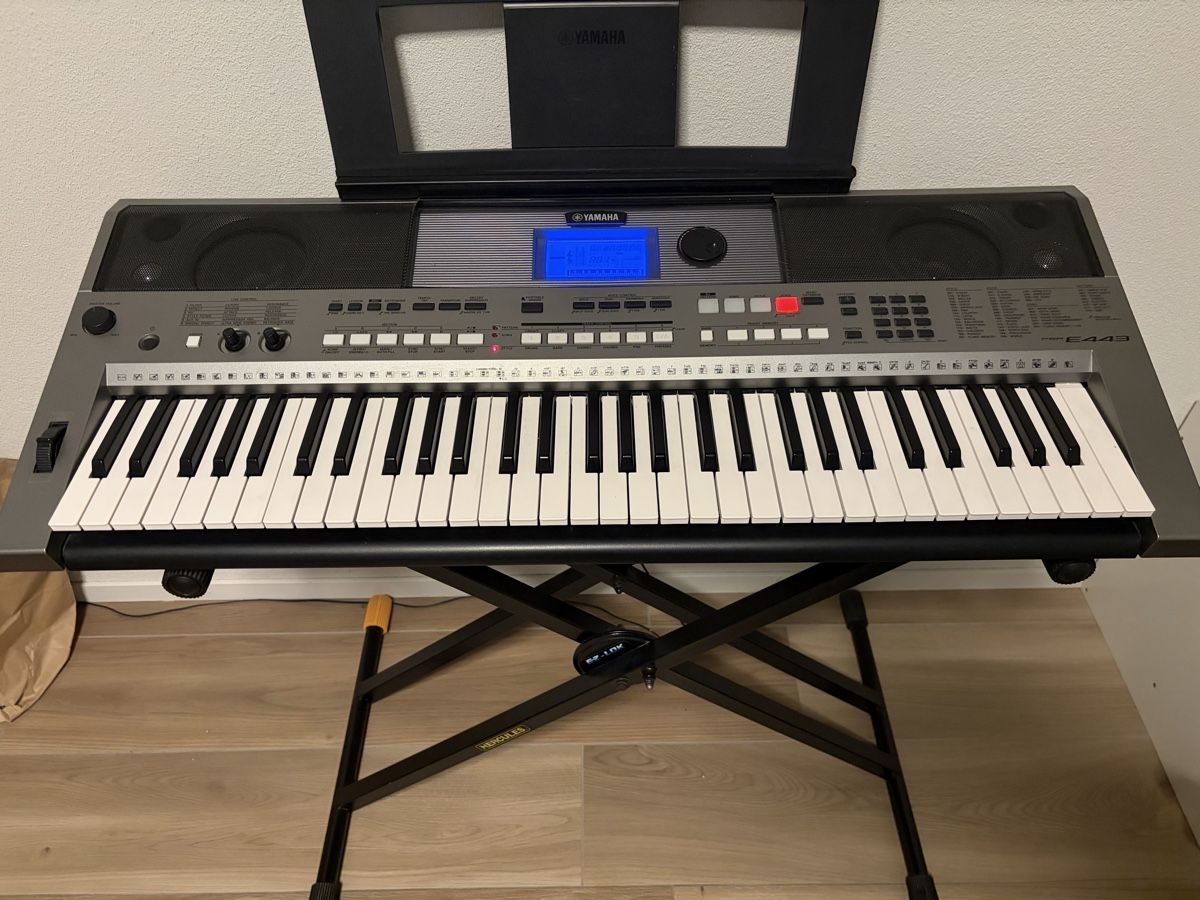 Yamaha Musikinstrumente: Keyboard Yamaha PSR-E443 – Gebraucht aus Lengnau AG von happy_foot