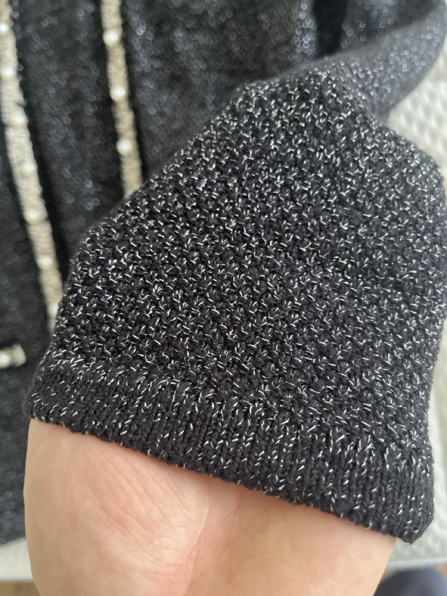 Jacken: Elegante Strickjacke, Schwarz mit Perlen, Grösse M – Neu (gemäss Beschreibung) aus Hombrechtikon von Kaatja 2